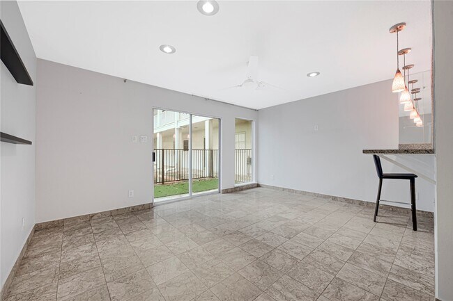 Foto del edificio - 2333 Bering Dr