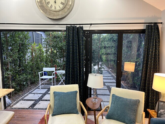 Foto del edificio - 629 N Reese Pl