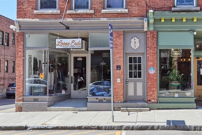 Foto del edificio - 457 Main St