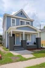 Building Photo - 1517 Summit Ave