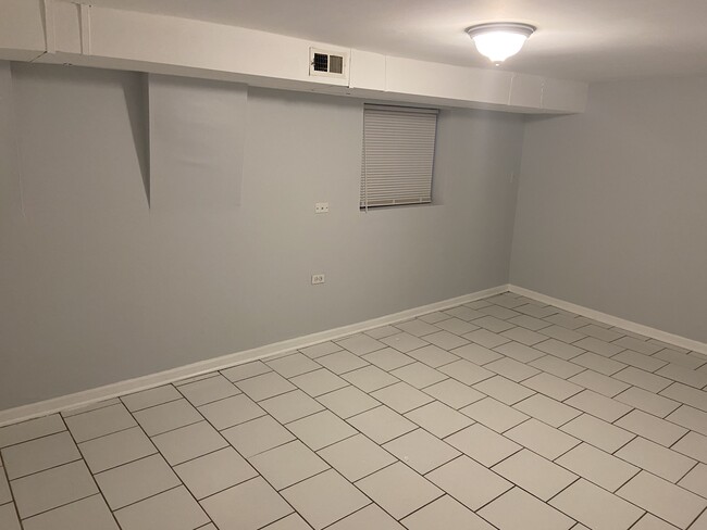 Building Photo - 3425 N Harding Ave