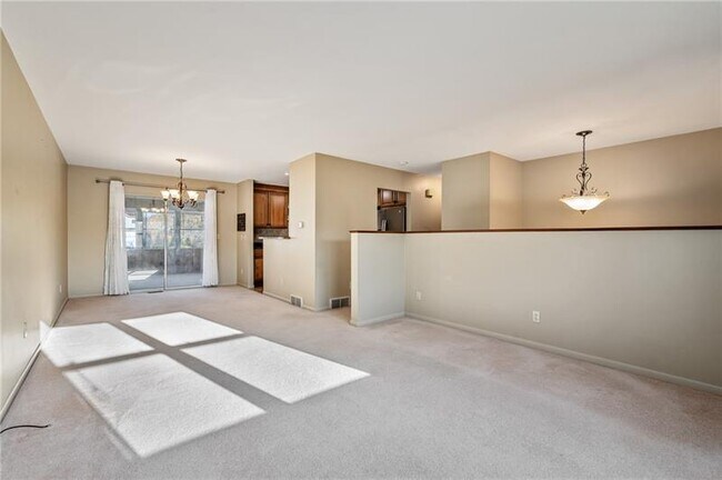 Building Photo - 117 Persimmon Pl