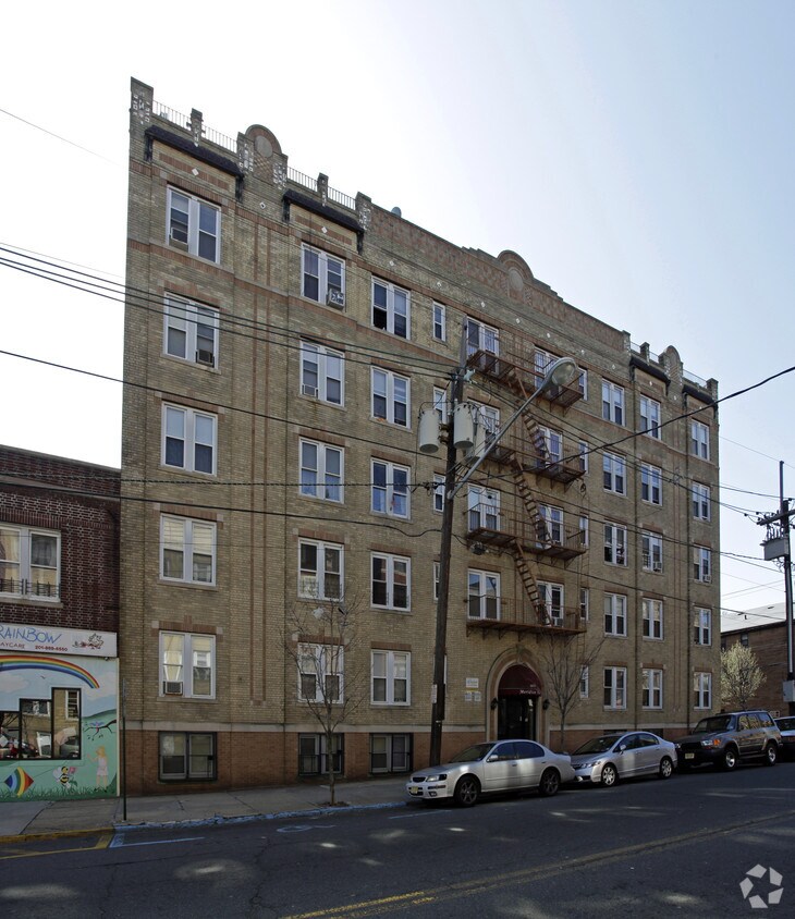 Building Photo - 6600 Broadway