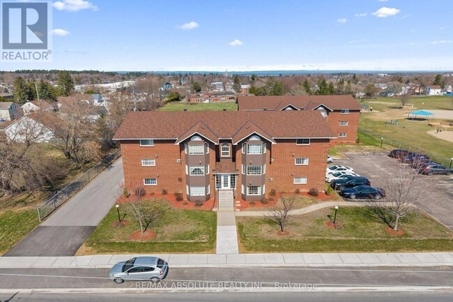 Building Photo - 85 Edey St