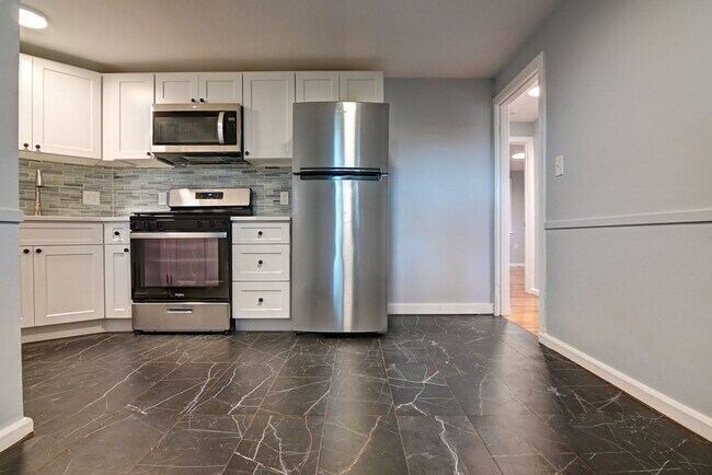 Building Photo - 17 Langley Cir