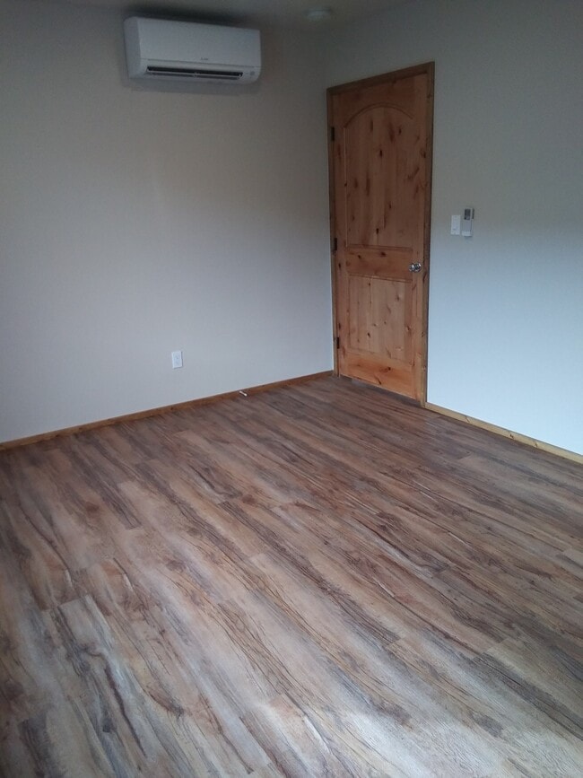 Bedroom - 1006 N B St