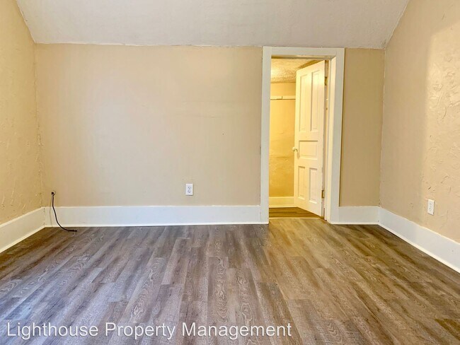 Building Photo - 611-613 Prospect Ave NE