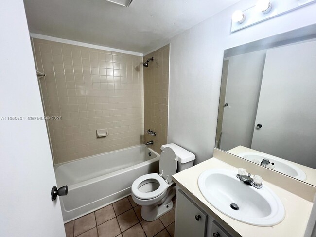 Foto del edificio - 350 Palm Cir W