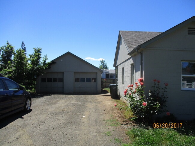 Building Photo - petj442