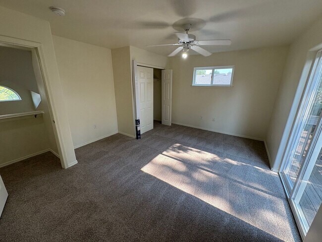 Foto del edificio - 2 Bed/2 Bath Apartment in NE Bend - Worthington Court