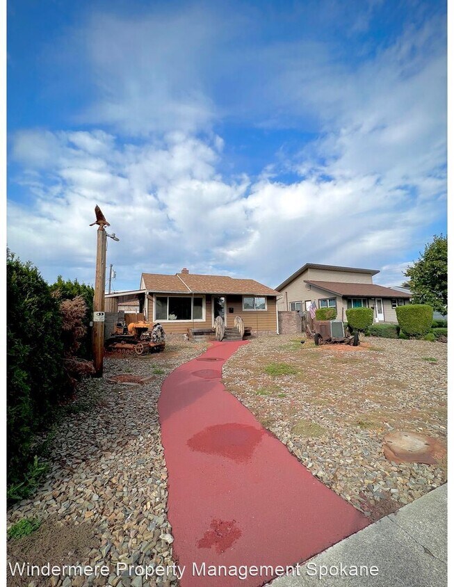 Foto principal - 3 br, 1 bath House - 1519 E Central Ave