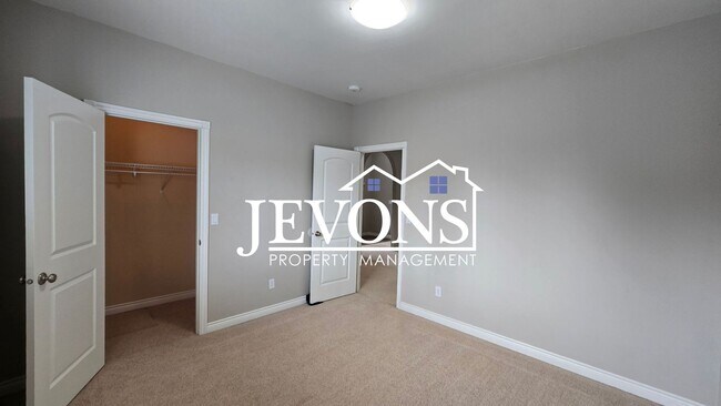 Foto del edificio - Open House viewings every Tuesday and Friday at 12:00 PM.