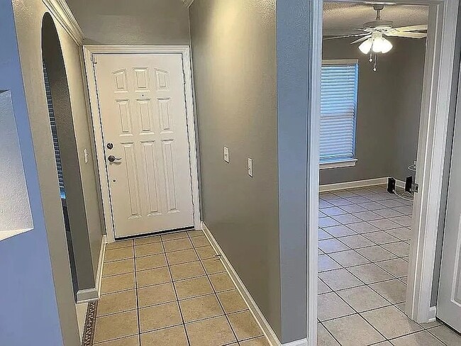 Building Photo - 826 Delfino Pl