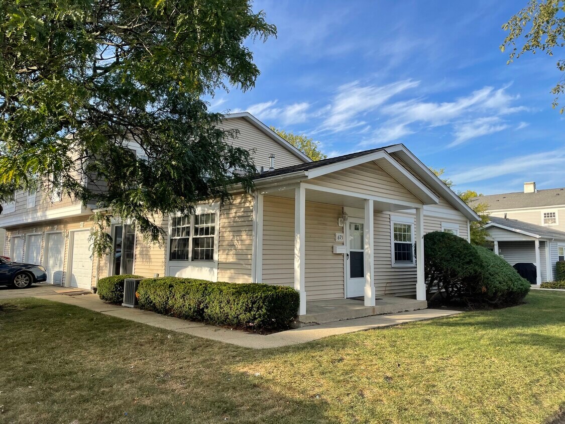 673 Cleo Ct, Wheeling, IL 60090 Condo for Rent in Wheeling, IL