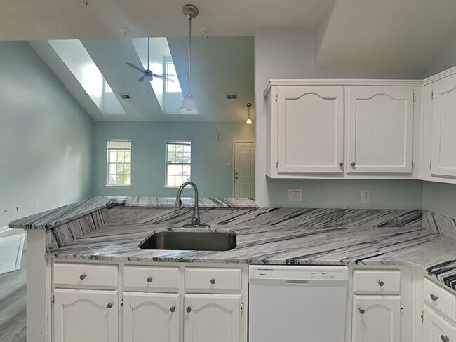 Foto del edificio - 6758 Whitten Pine Dr