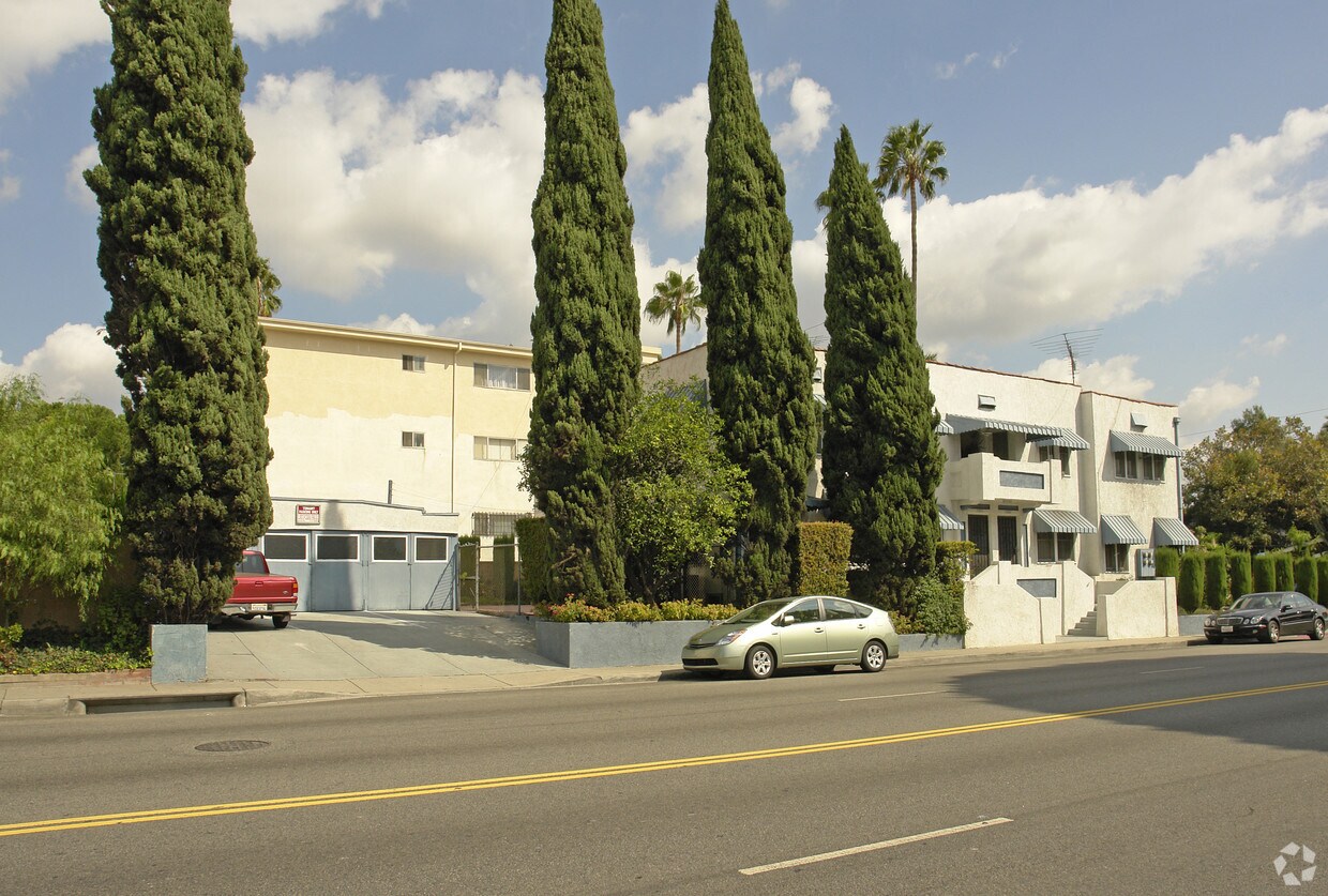 Foto del edificio - 7351 Fountain Ave