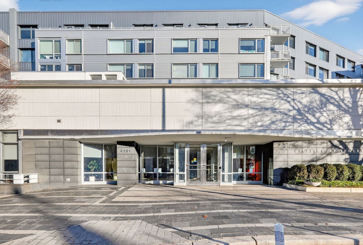 Foto principal - One Bed One Bath Condo in Tenleytown