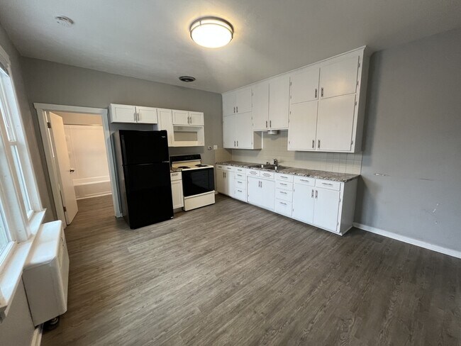 Building Photo - 1202 S 13th St