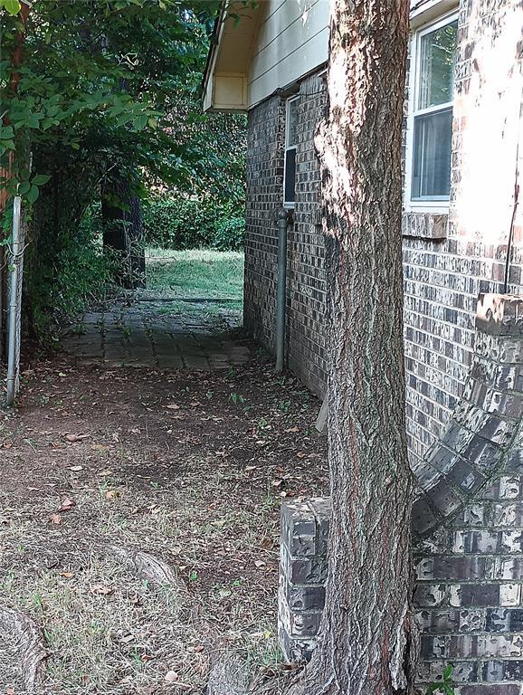 Foto del edificio - 1320 Parkwoods Ct