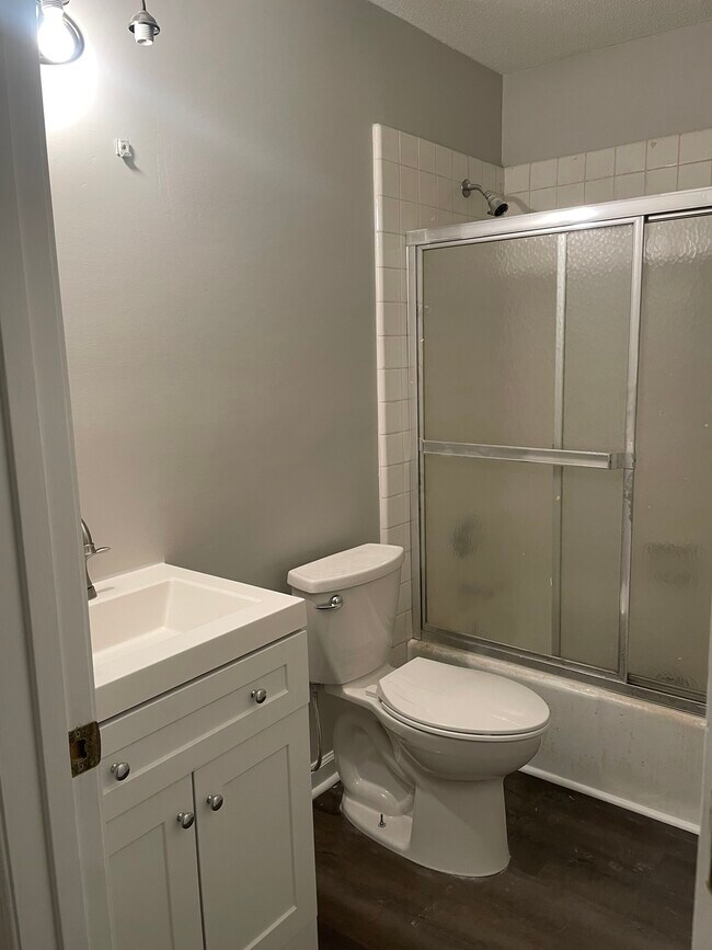 Bathroom - 1105 Stanley St