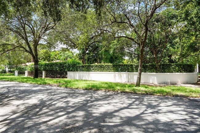 Building Photo - 5810 Maggiore St