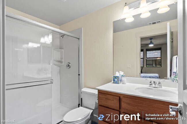 Foto del edificio - 3 br, 3 bath Townhome - 1139 66th St, Oakl...