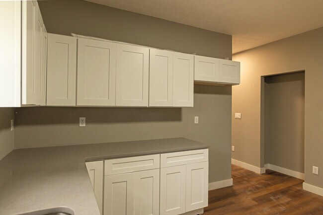 Building Photo - 429-431 Bolander
