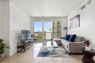 Building Photo - 1750 N Bayshore Dr
