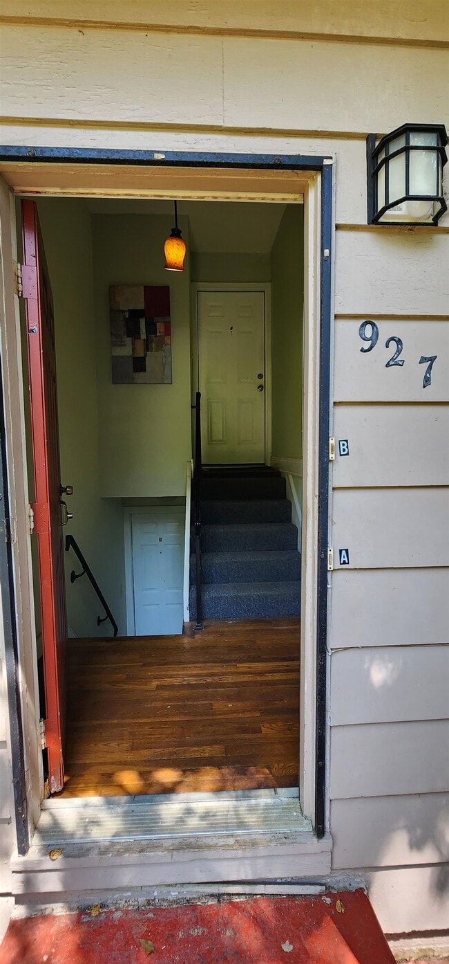 Building Photo - 927 Hawthorne St