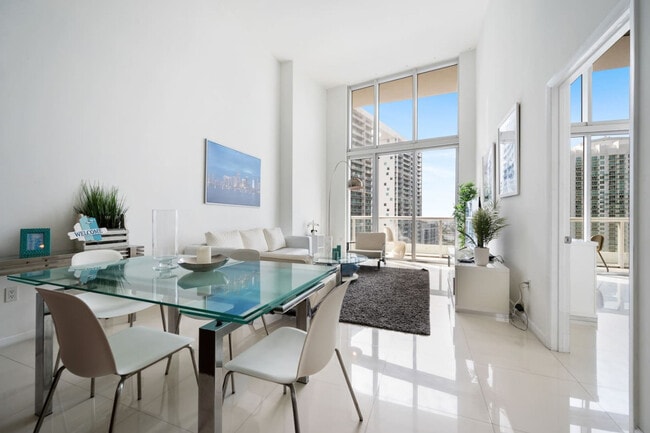 Building Photo - 485 Brickell Ave