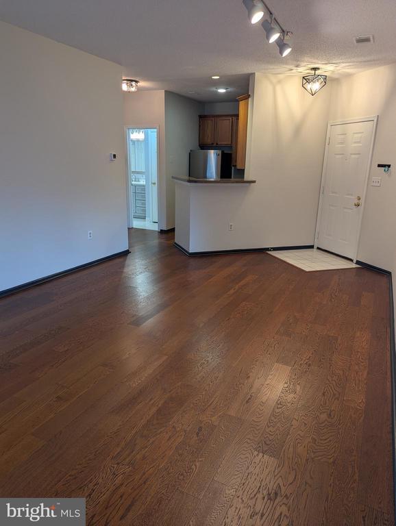 Foto del edificio - 6011 Rosebud Ln