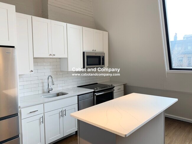 Building Photo - 314 Marlborough St