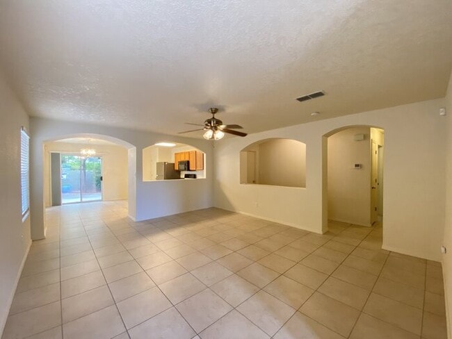 Foto del edificio - 3 Bed Room - No Carpet - Landscaped