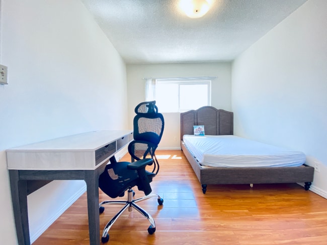 Photo - 11510 Ohio Ave (Los Angeles, CA) Apartment