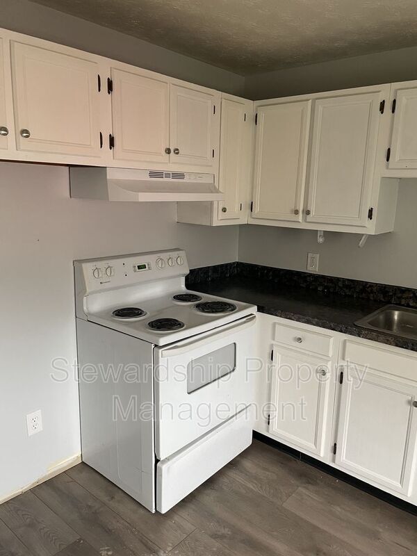 Building Photo - 785 Kerns Dr NE