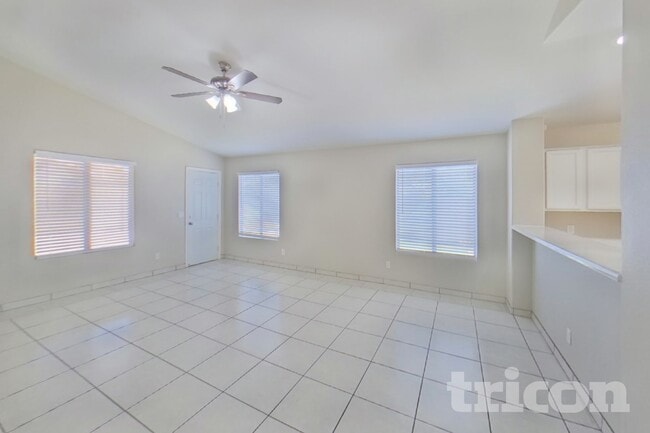 Foto del edificio - 9002 W Palm Ln