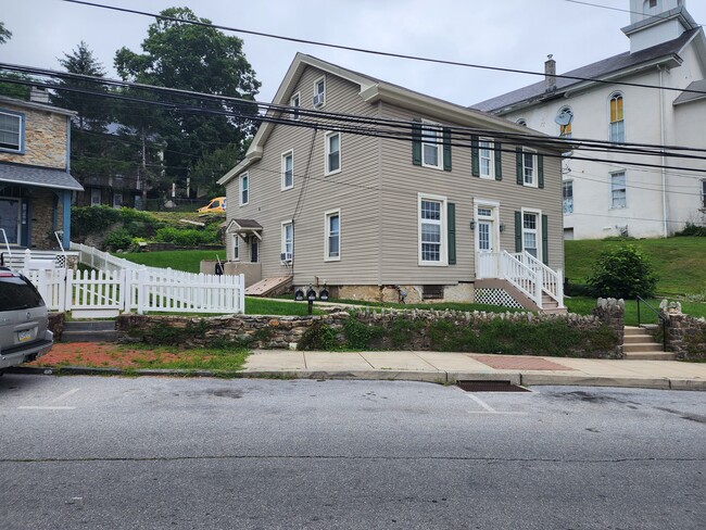 Building Photo - 309 Strasburg Ave