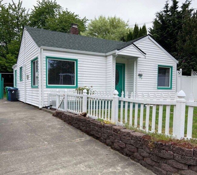 Foto del edificio - Charming Eastside Olympia Home Move-in goal June 5th .
