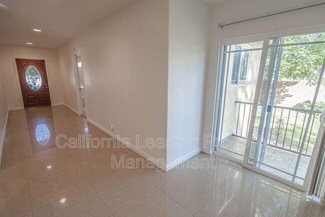 Foto del edificio - 6518 Peach Ave