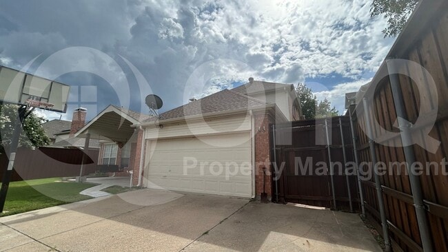 Building Photo - 3112 Chippenham Dr
