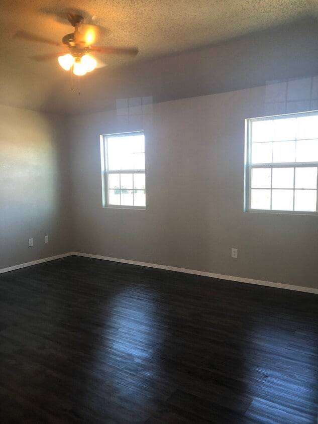 10531055 Cottonwood Trail Unit 1055, Benbrook, TX 76126 Room for