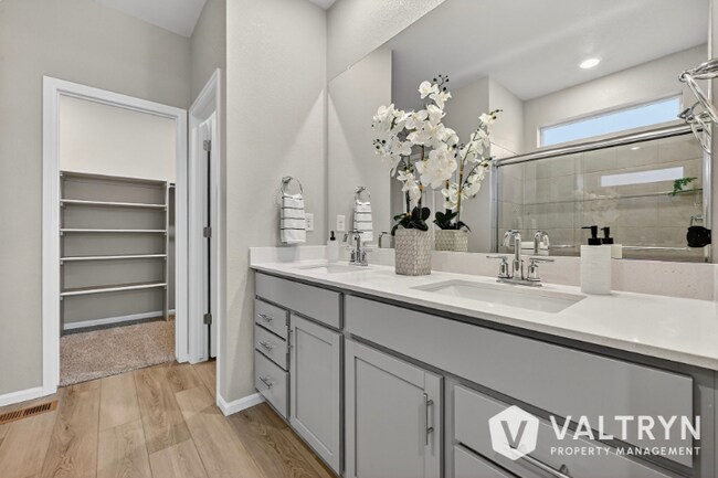 Foto del edificio - 13375 Valley Peak Dr