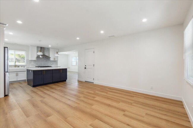 Building Photo - 22629 Ellinwood Dr