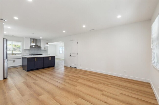 Foto del edificio - 22629 Ellinwood Dr