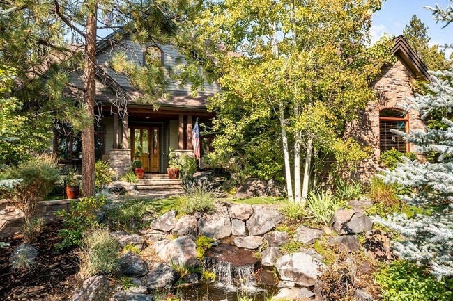 Building Photo - Westside custom home with high end craftsman finishes