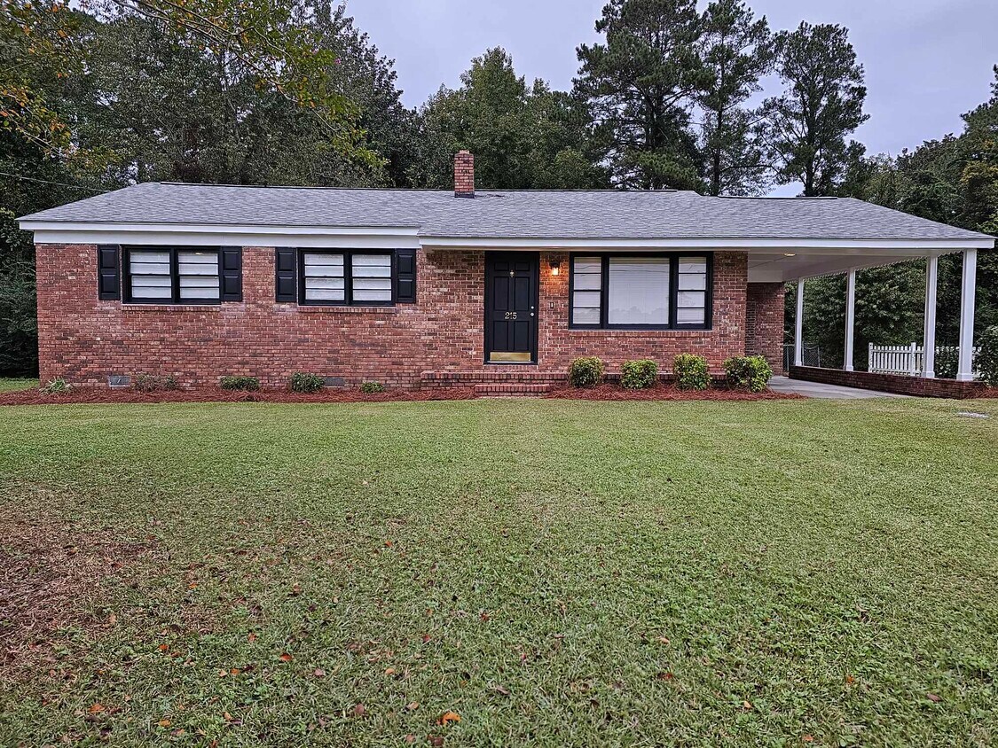 Foto principal - 215 W Coleman Ave