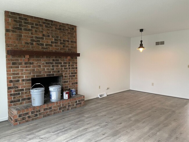 Foto del edificio - {12901} Spacious Townhome with a 1 car gar...