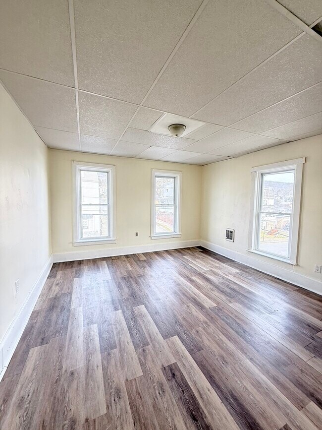 Foto del edificio - 150 E Market St