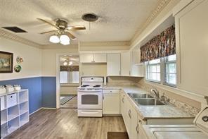 Building Photo - 2125 Cedar Crest Dr