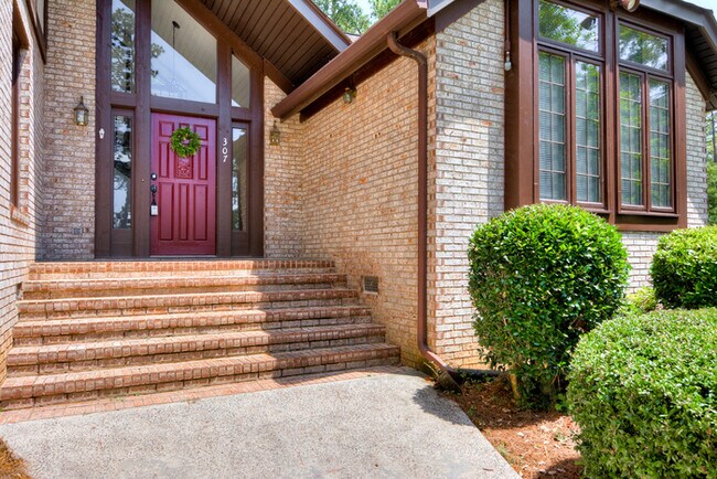 Building Photo - Beautifully Home On Midland Valley